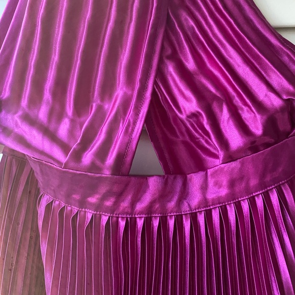 NWT REVOLVE L’idee Renaissance pleated halter gown in magenta / purple / grape 4 - Picture 4 of 11